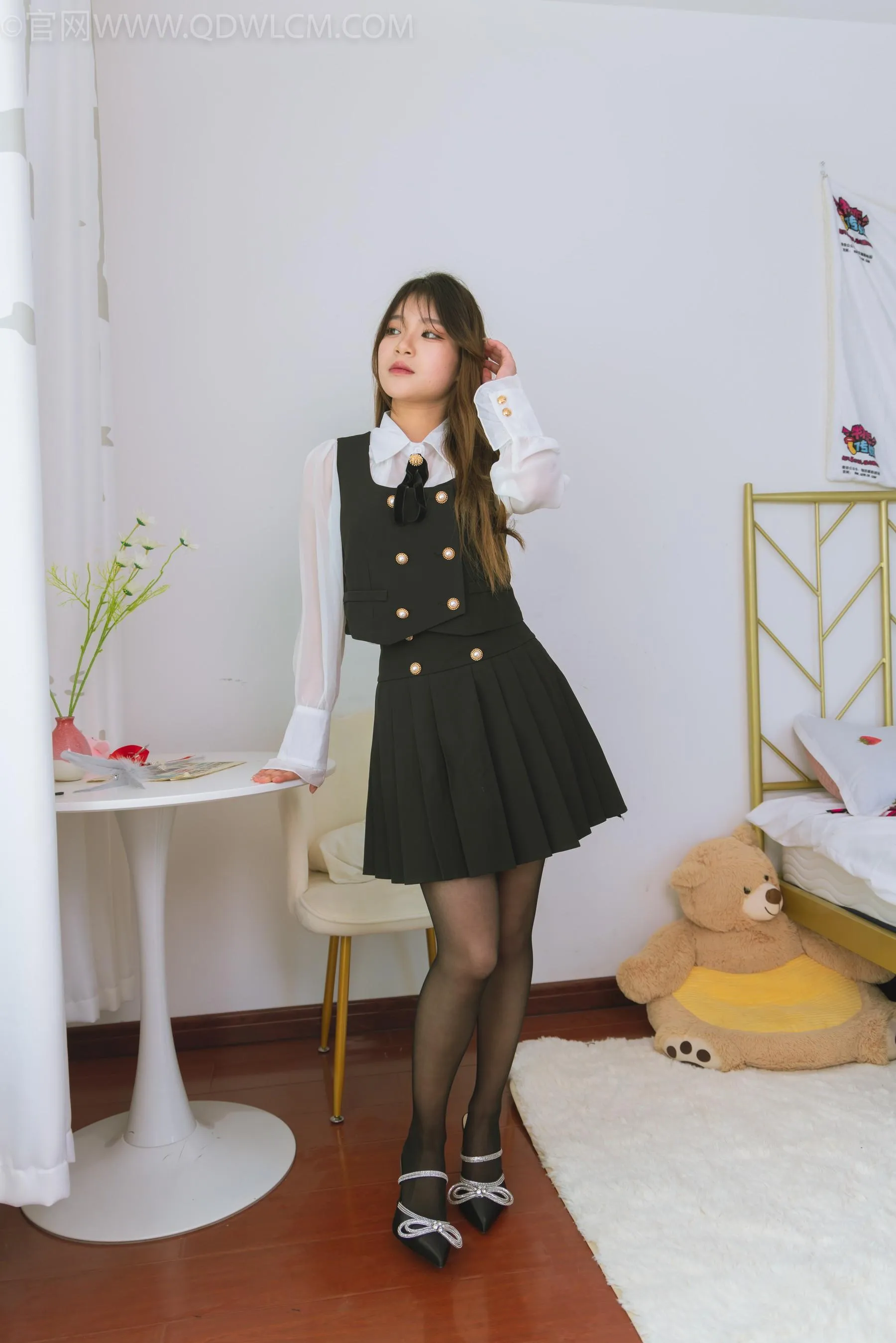 物恋传媒 NO.1517 闪闪-黑白中闪耀 [151P]插图8